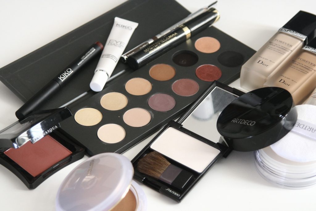 The Ultimate Makeup Kit for Beginners on A Budget-